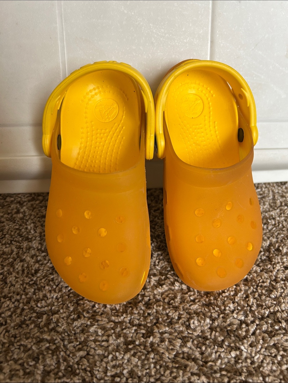 Kids Crocs Classic Clog- Translucent Pink /  Yellow- size C10-11 (Little Kid)